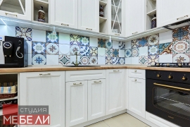 Светлая кухня в средиземноморском стиле