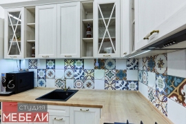 Светлая кухня в средиземноморском стиле