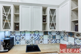 Светлая кухня в средиземноморском стиле