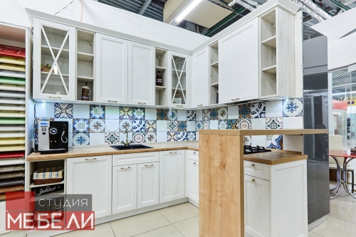 Светлая кухня в средиземноморском стиле