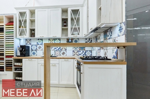 Светлая кухня в средиземноморском стиле